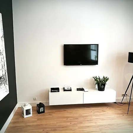 Black&white Apartment- Wierzbowa 5 Apartment *