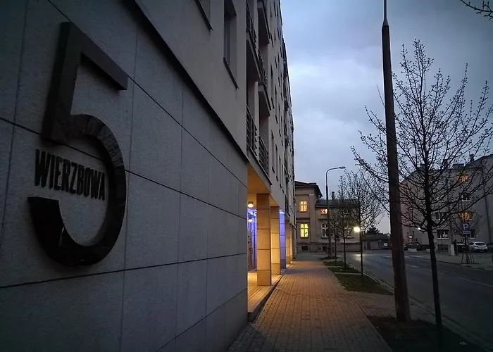 Black&white Apartment- Wierzbowa 5 דירה פוזנן