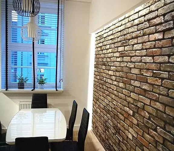 Black&white Apartment- Wierzbowa 5 דירה *