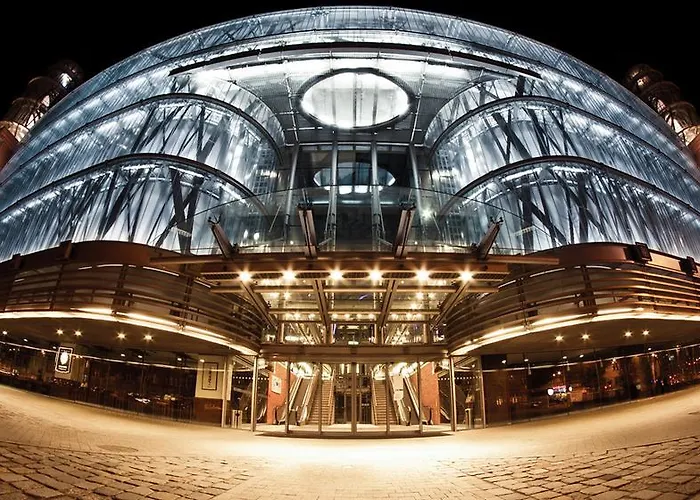 Black&white Apartment- Wierzbowa 5 דירה