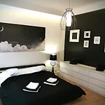 Black&white Apartment- Wierzbowa 5 Poznan