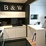 Black&white Apartment- Wierzbowa 5 *