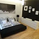 Apartment Black&white Apartment- Wierzbowa 5 *