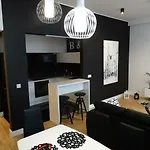 Black&white Apartment- Wierzbowa 5 Apartment Poznan