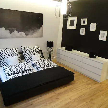 아파트 Black&white Apartment- Wierzbowa 5 *