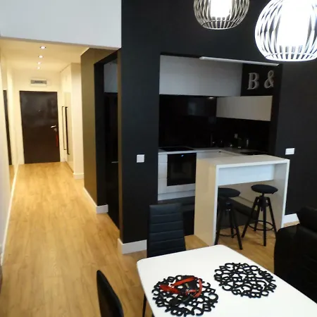 아파트 Black&white Apartment- Wierzbowa 5 *
